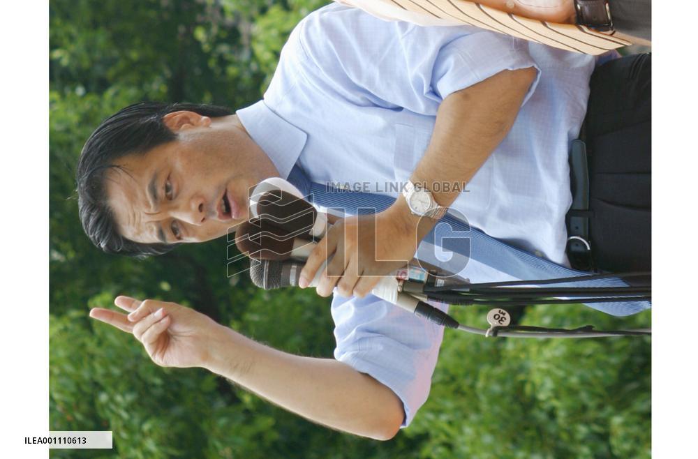 Party leaders take to the streets ahead of election