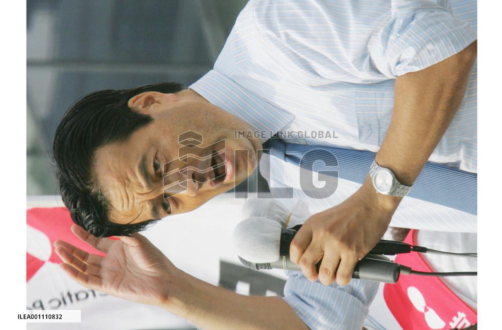 Party leaders make campaign speech