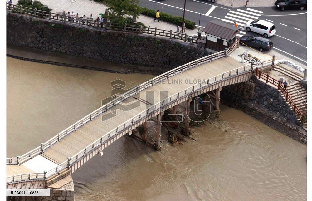 Death toll from Typhoon Nabi rises to 11, 12 missing