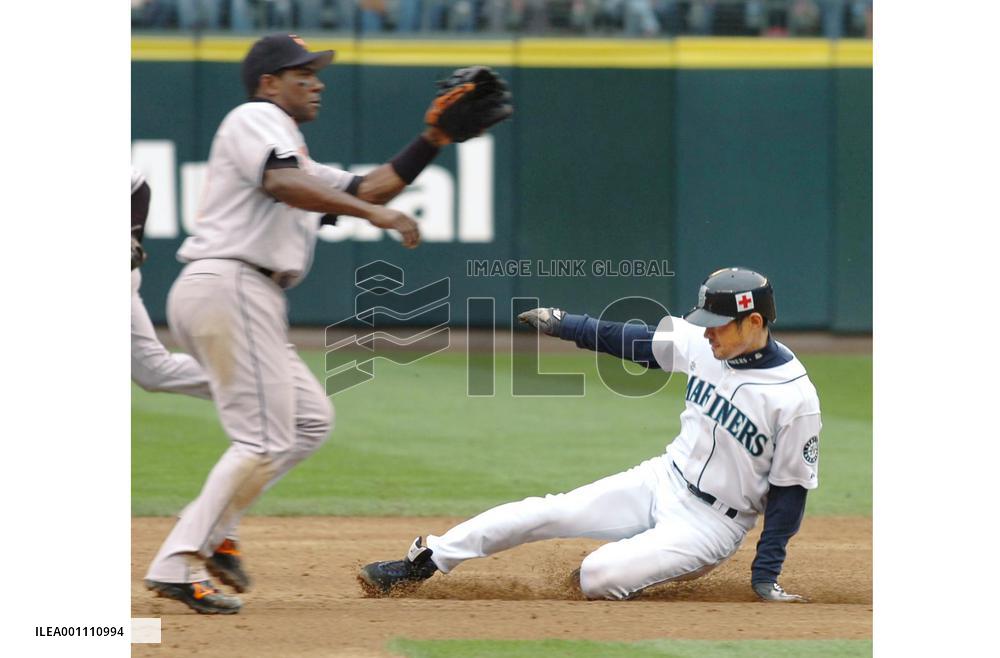 Ichiro scores 30th steal of season