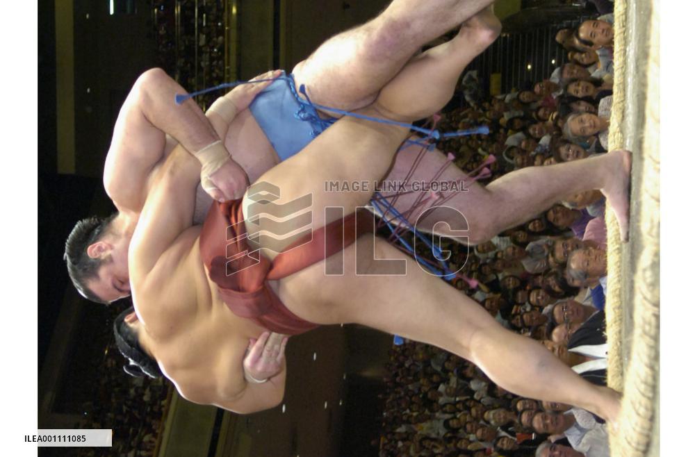 Sumo: No stopping Kotooshu at Autumn sumo