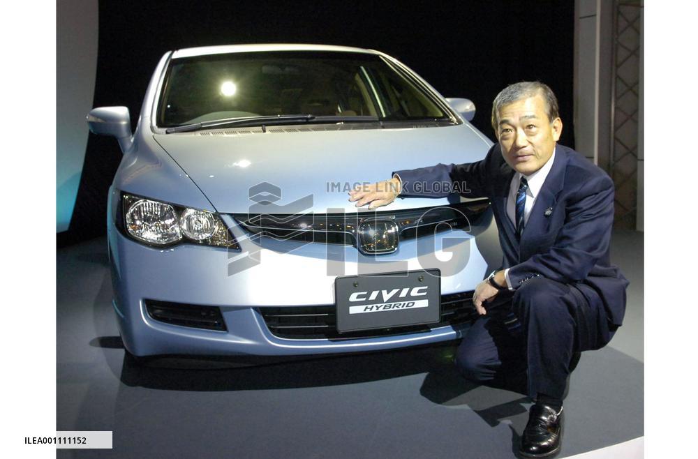 Honda rolls out new Civic, hybrid version due in November