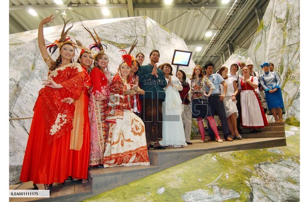Aichi Expo packed with visitors