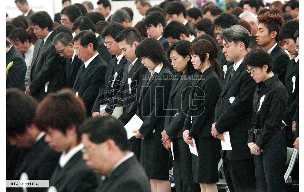 Memorial service held for 107 train derailment victims