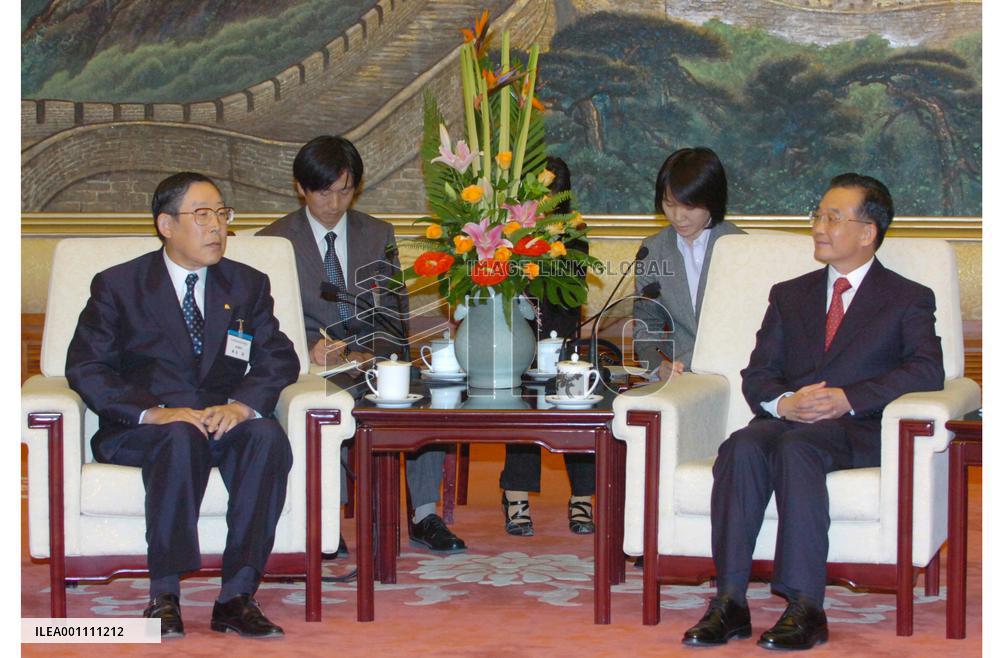 Japanese business leader meets with Chinese premier
