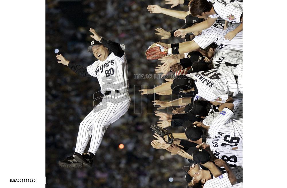 Hanshin clinches 1st Central League title in 2 years