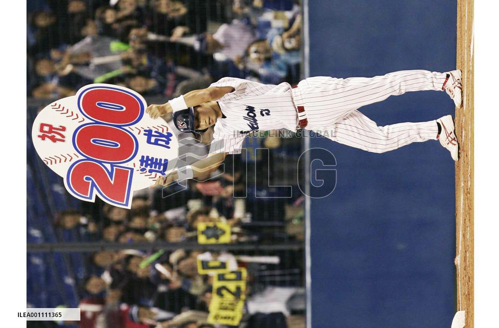 Yakult outfielder Aoki joins Ichiro in 200-hit club