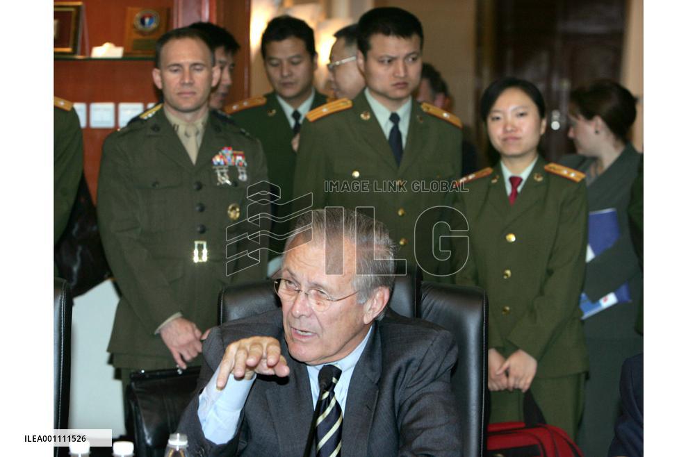 Rumsfeld speaks at China's military science academy