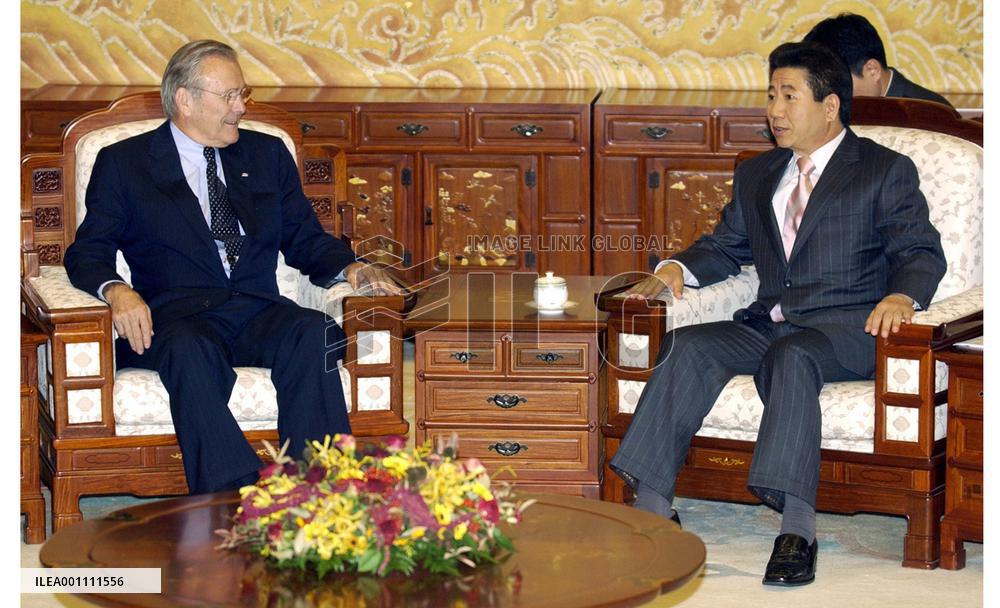 Rumsfeld meets with Roh