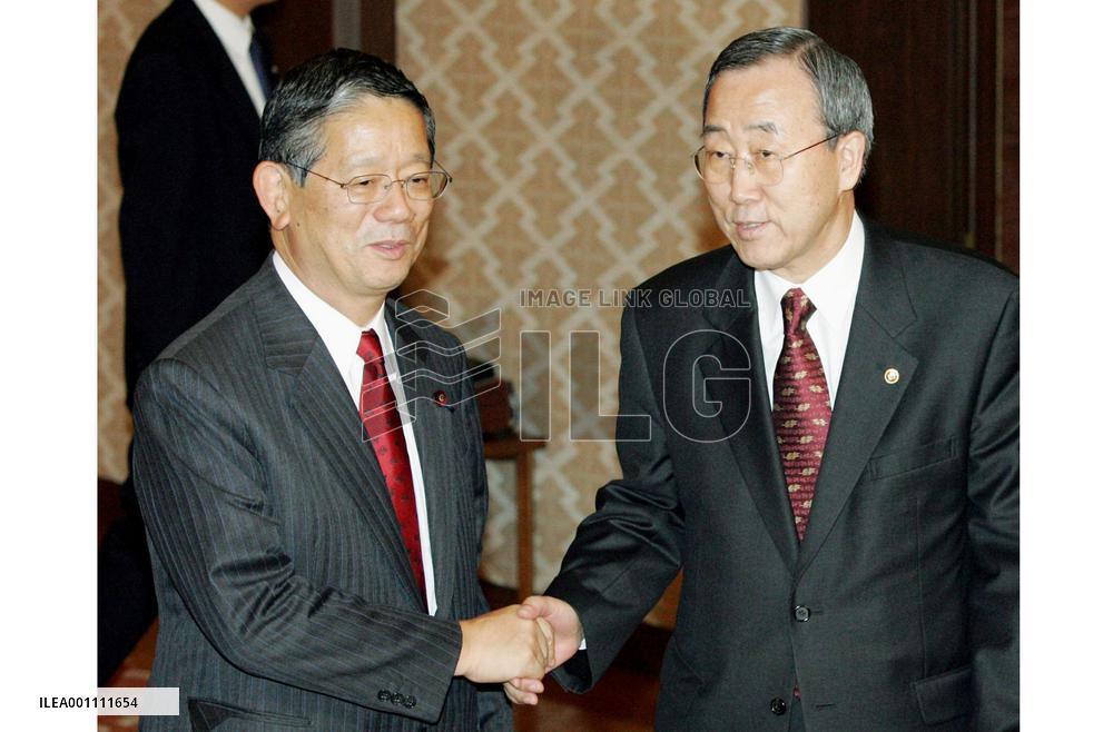 S. Korean foreign minister criticizes Yasukuni visit