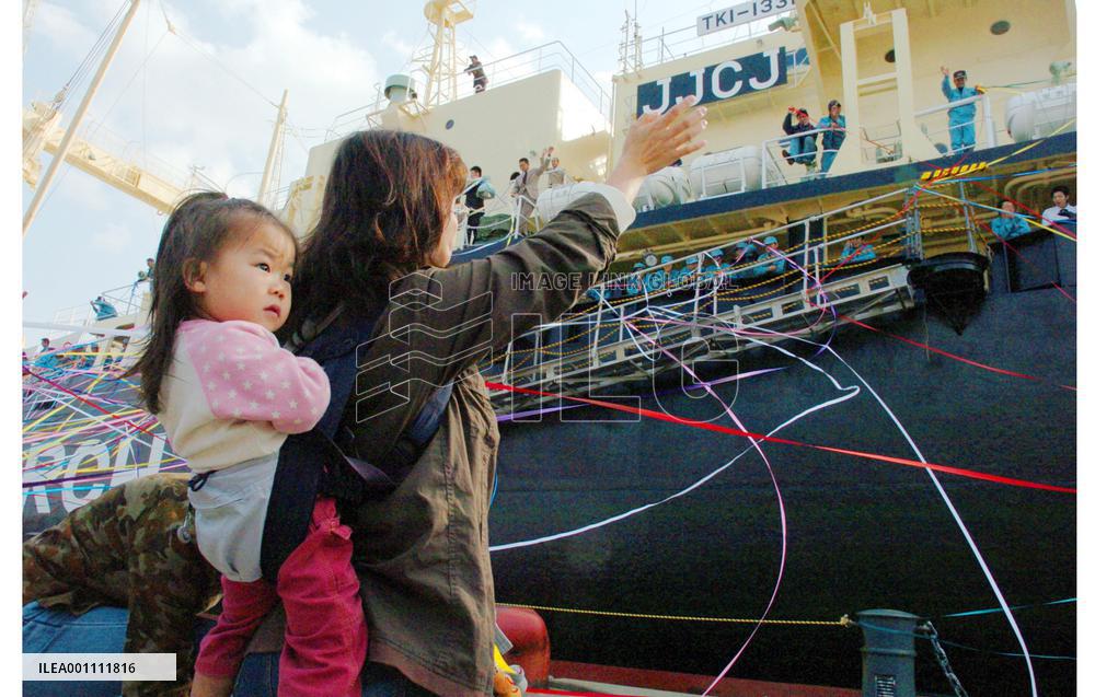 Japan's research whaling ships leave Shimonoseki for Antarctic