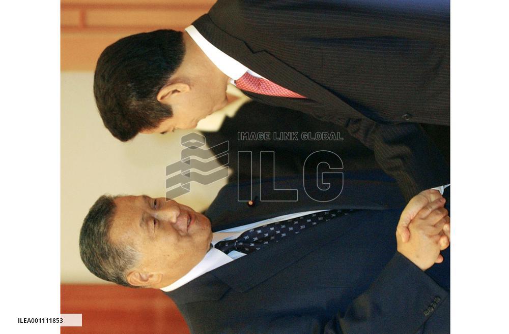 Roh calls Koizumi's Yasukuni visits 'unacceptable'