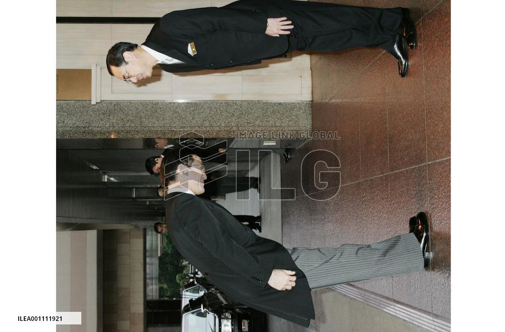Kuroda arrives at Imperial Hotel for wedding to Princess Sayako