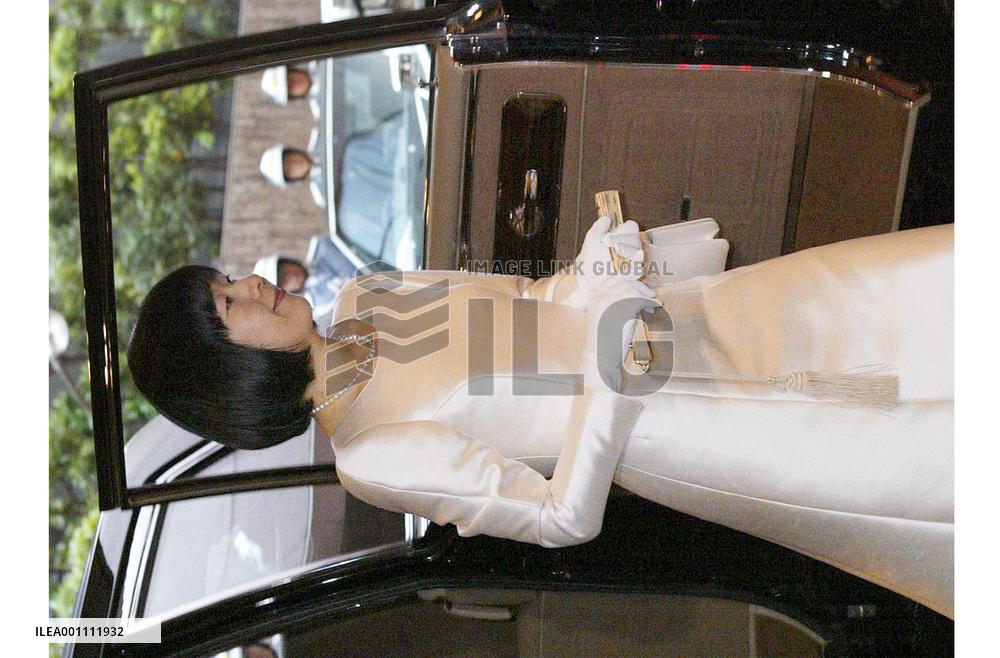Princess Sayako arrives at Tokyo hotel for wedding