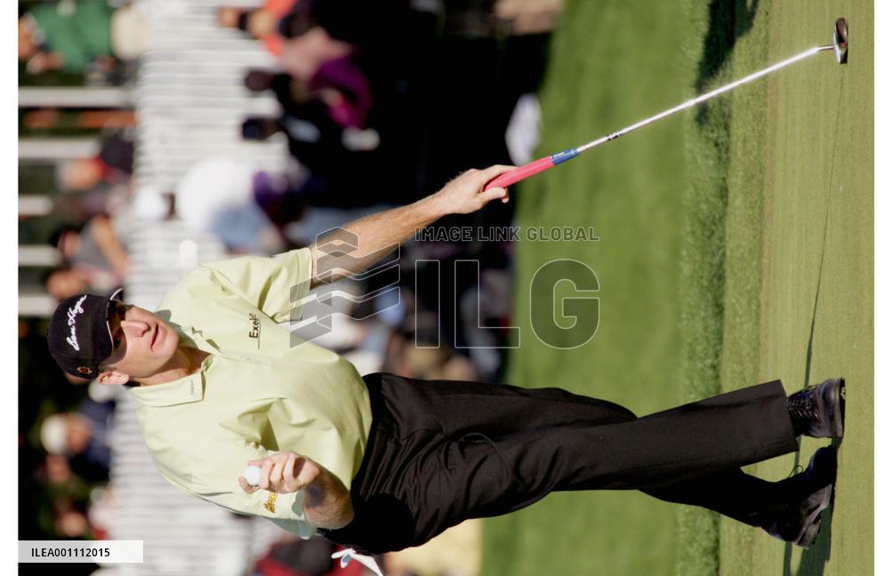 Furyk takes Dunlop Phoenix lead