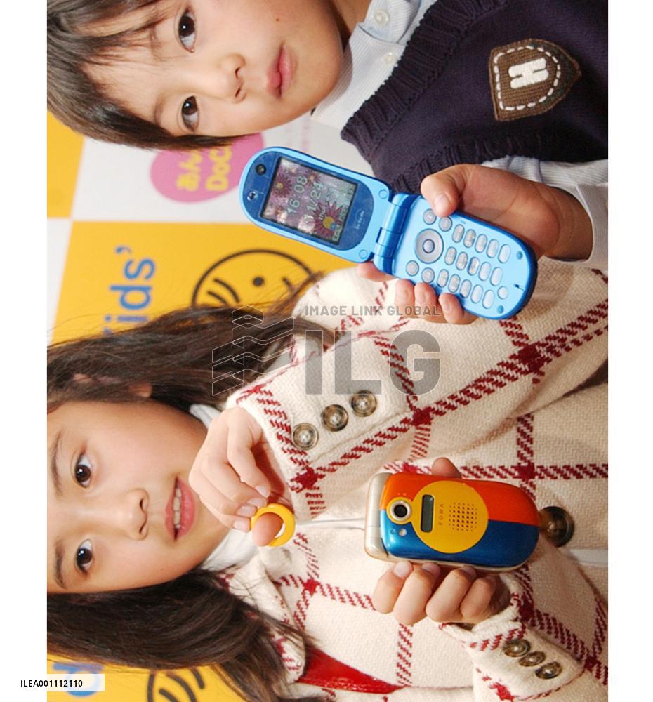 NTT DoCoMo to sell mobile phone designed to protect children