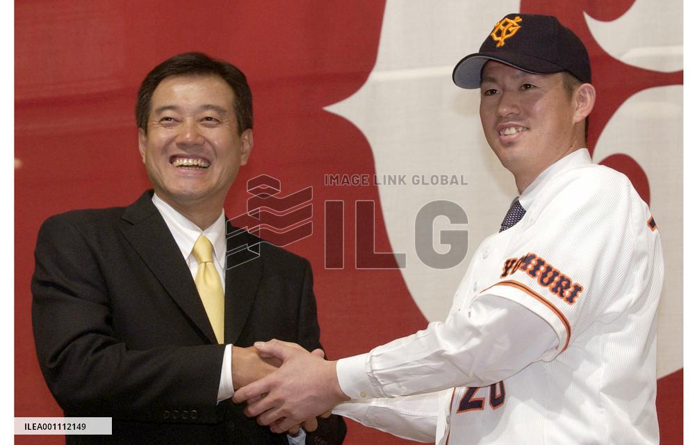 Yomiuri signs Toyoda to 2-year contract