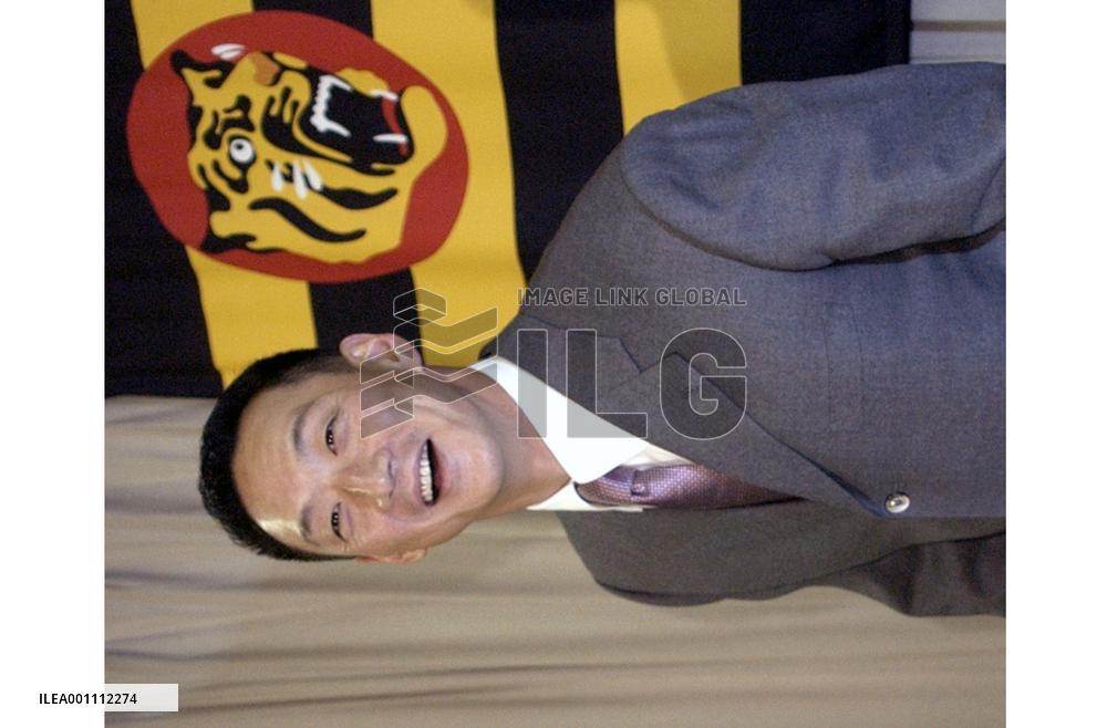 CL MVP Kanemoto to earn 260 mil. yen plus bonuses in 2006