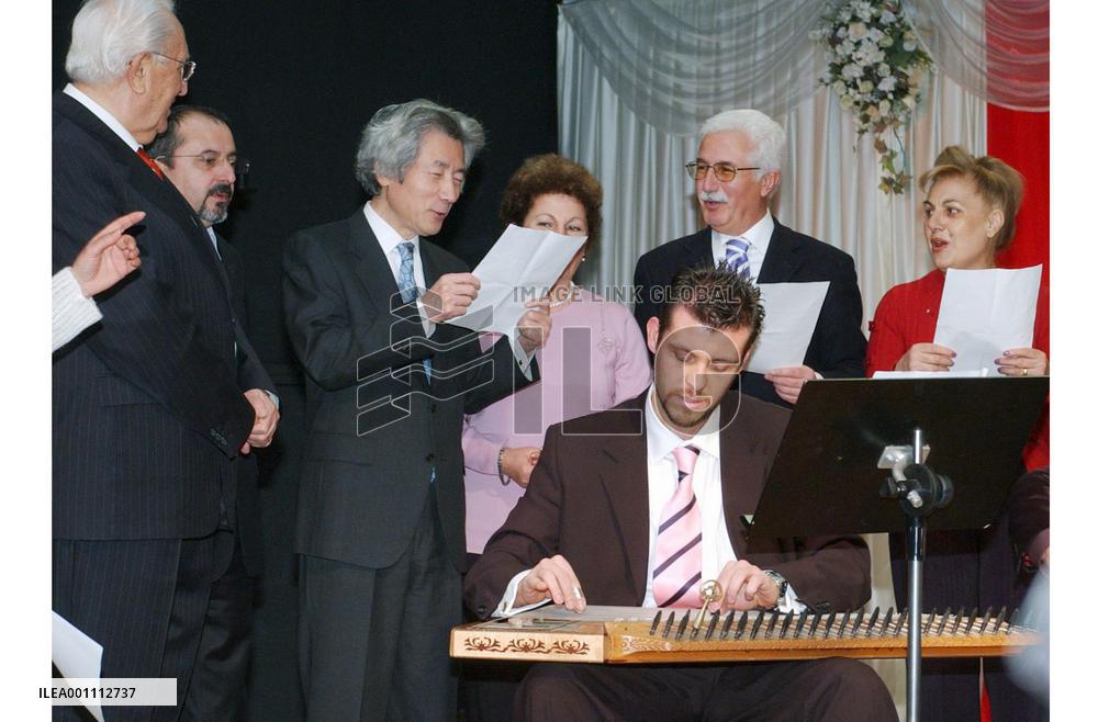 Koizumi visits Turkish-Japanese cultural center