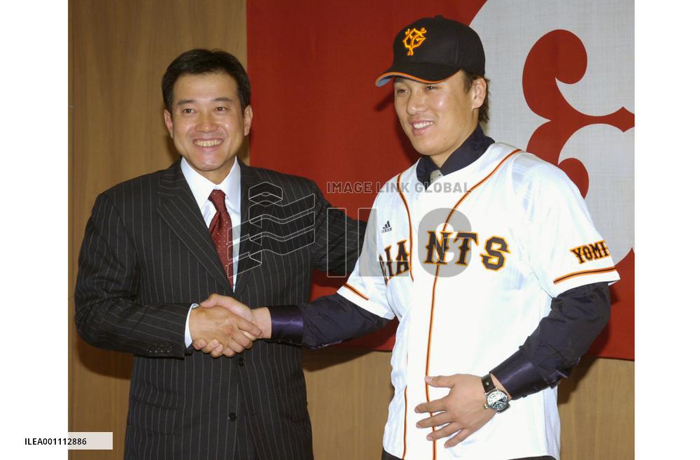 S. Korean slugger Lee joins Yomiuri