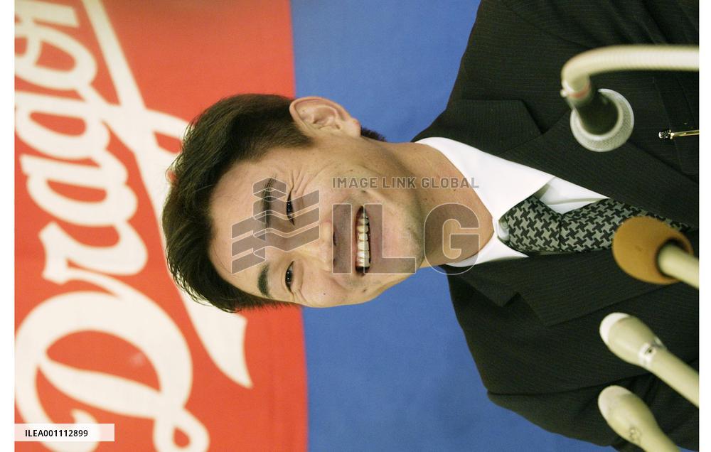 Chunichi closer Iwase signs 350 mil. yen deal