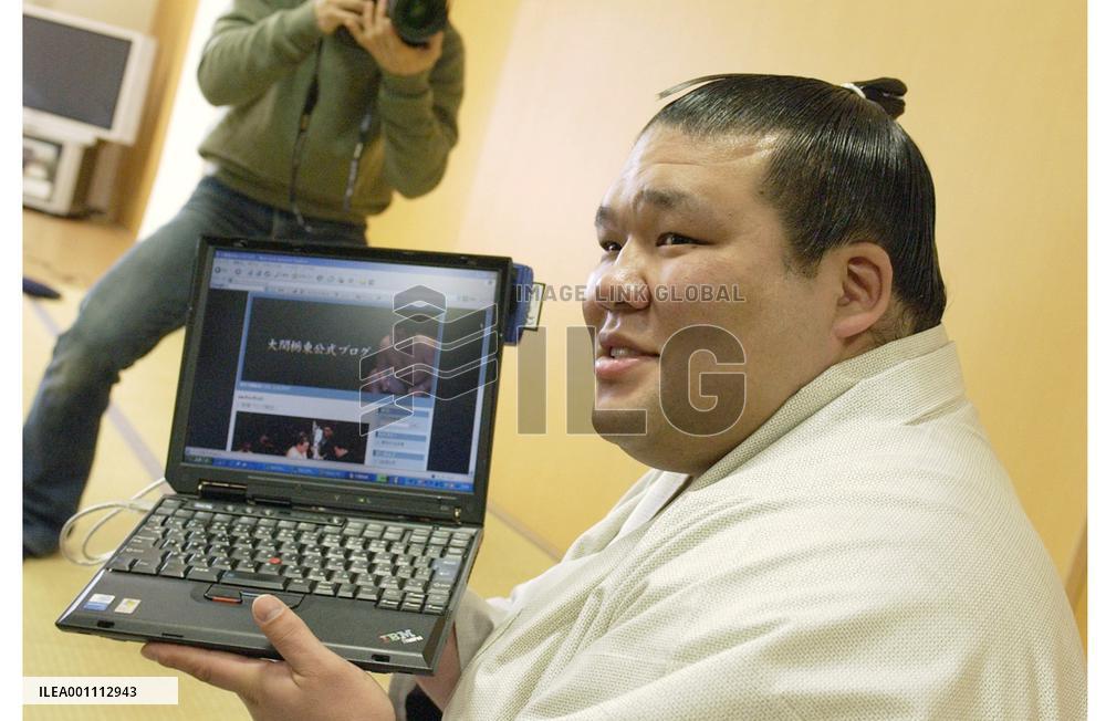 Tochiazuma establishes his own blog on Internet