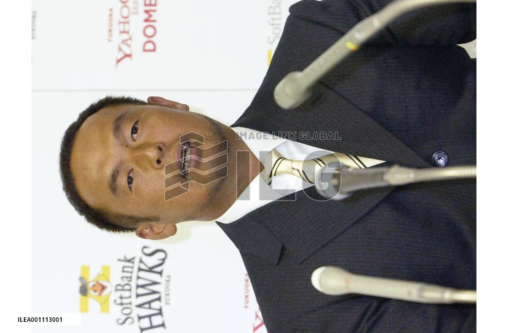 Matsunaka re-signs on 7-year deal, longest by Japanese