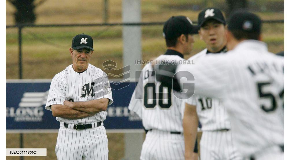 Baseball players begin training for the 2006 season