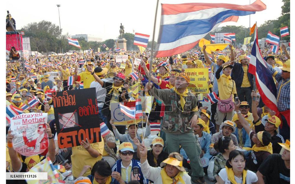 Thousands of Thais join anti-Thaksin rally