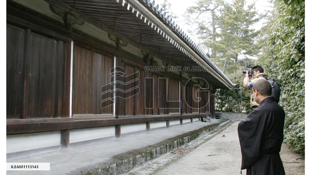 Nat'l treasure building damaged, Buddha statue stolen in Nara