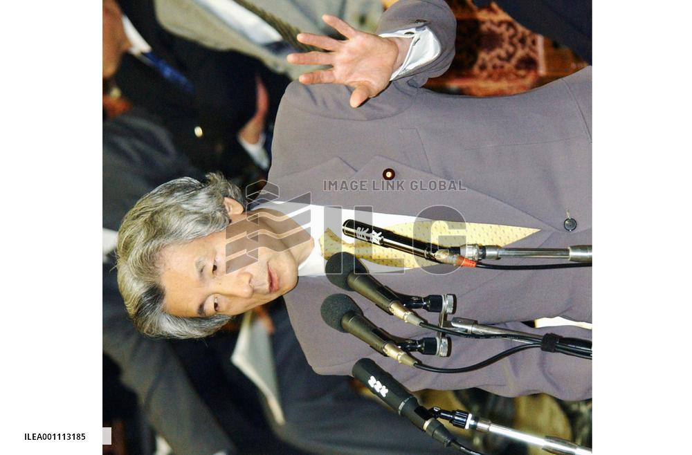 Imperial succession bill may not be submitted: Koizumi