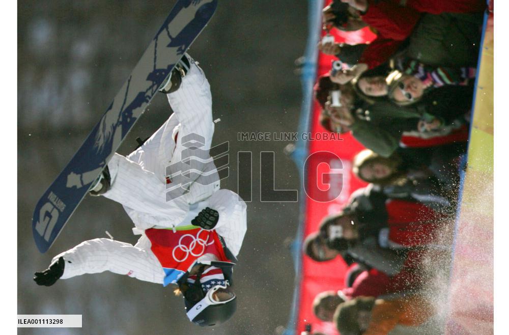 White of U.S. wins men's halfpipe snowboard