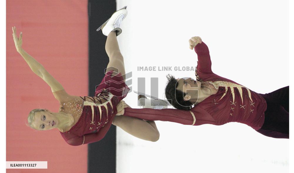 Russia's Totmianina, Marinin win gold in pairs