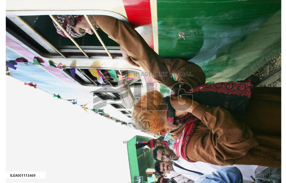 India, Pakistan resume train link after 40 years