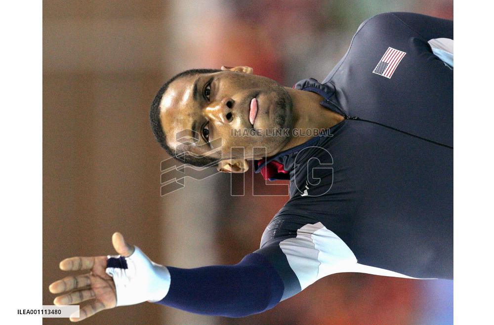 America's Davis wins gold in men's 1,000-m speed skating