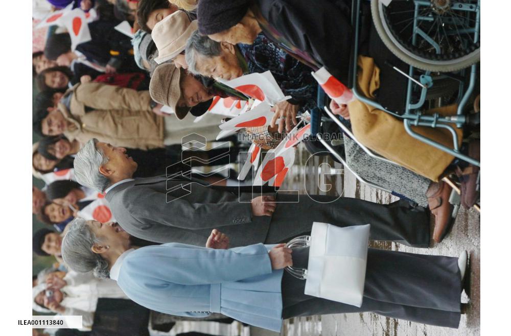 Emperor, empress visit Miyake Island