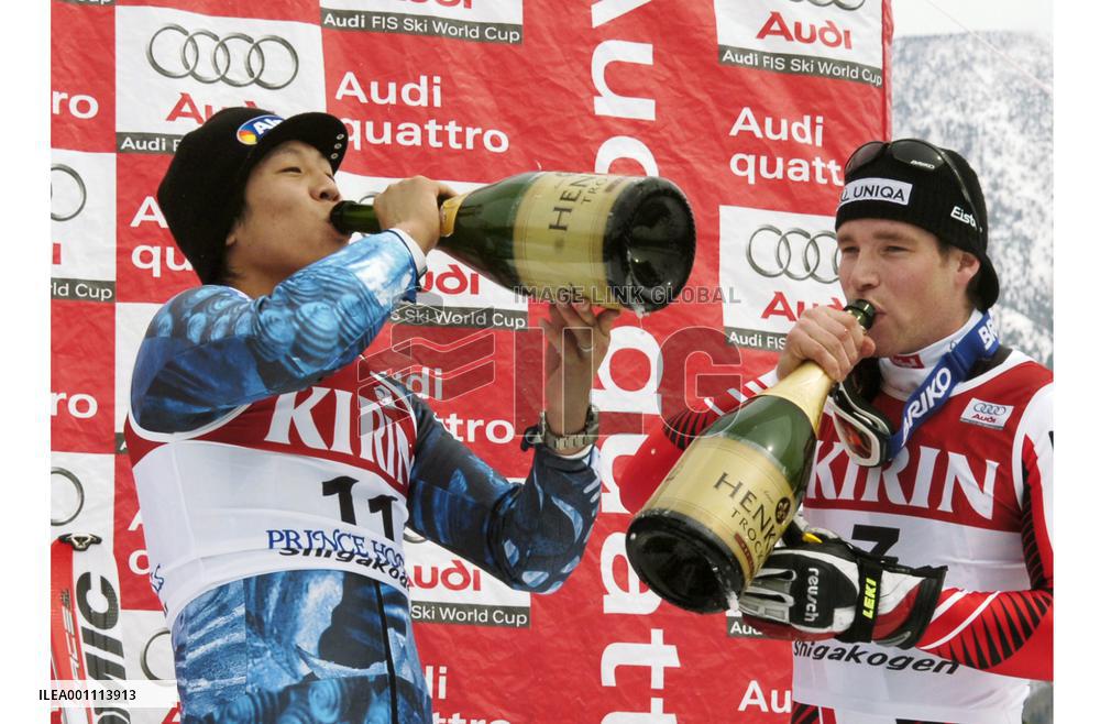 Olympic champ Raich wins World Cup slalom, Sasaki 2nd