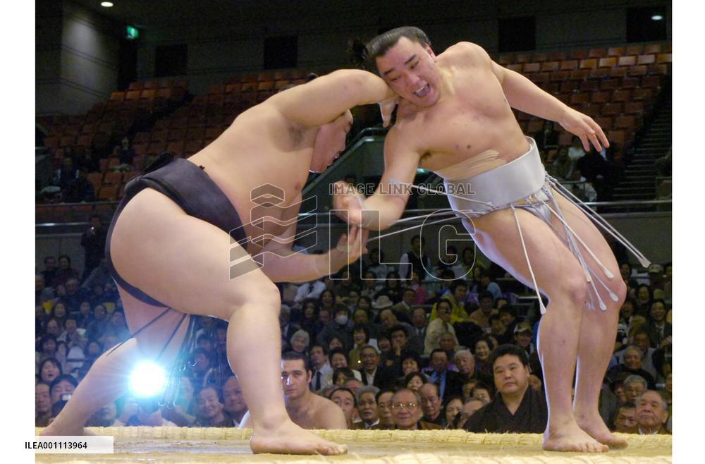 Asashoryu marks second win at Osaka sumo tourney