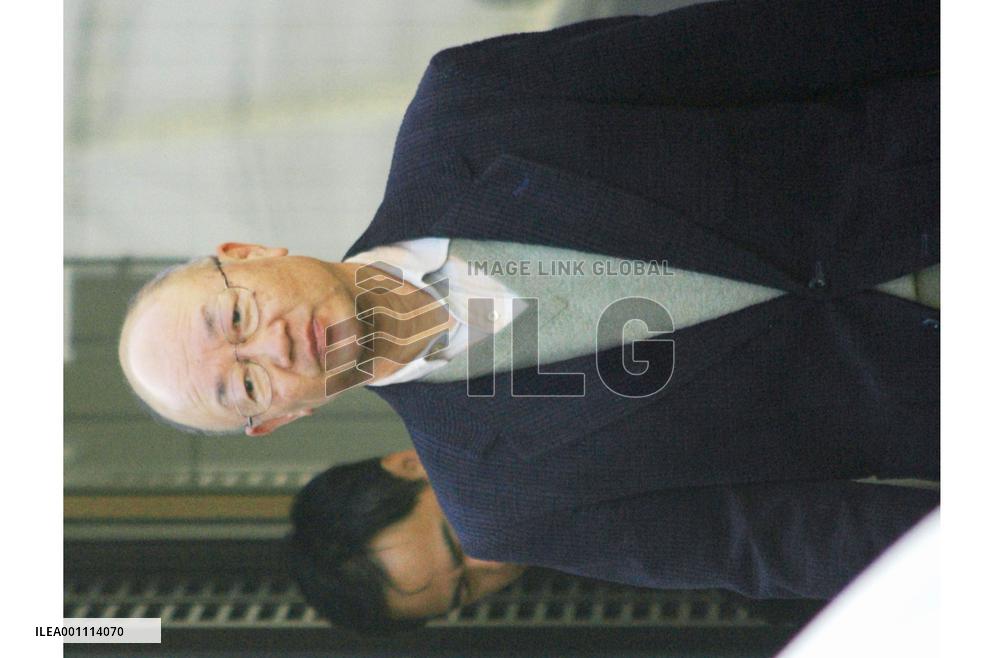 Ex-farm owner arrested for obstructing bird flu inspection