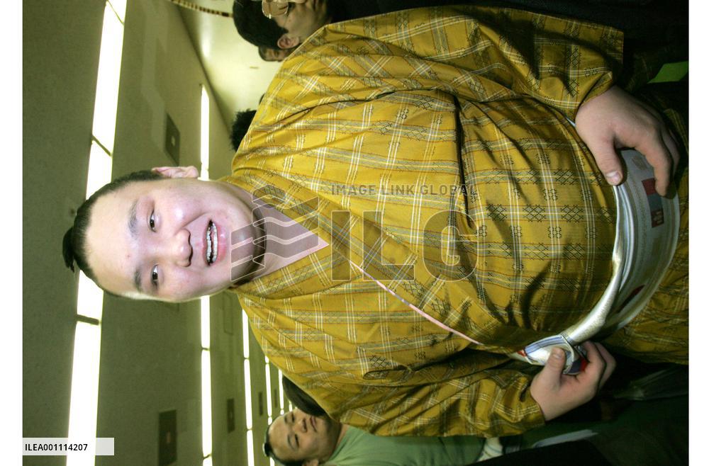 Hakuho virtually assured of promotion to ozeki