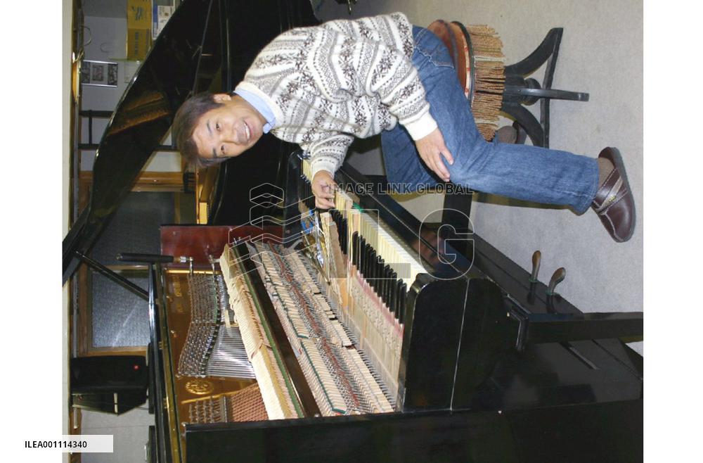 Hiroshima group looking for sponsors to use A-bombed piano