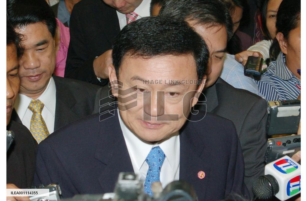 Thai premier Thaksin rebuffs resignation call after election