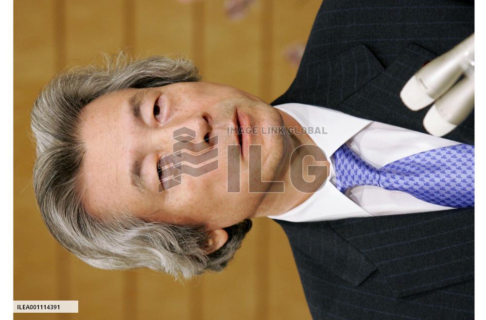 Koizumi to outpace Nakasone as Japan's 3rd-longest-serving premier