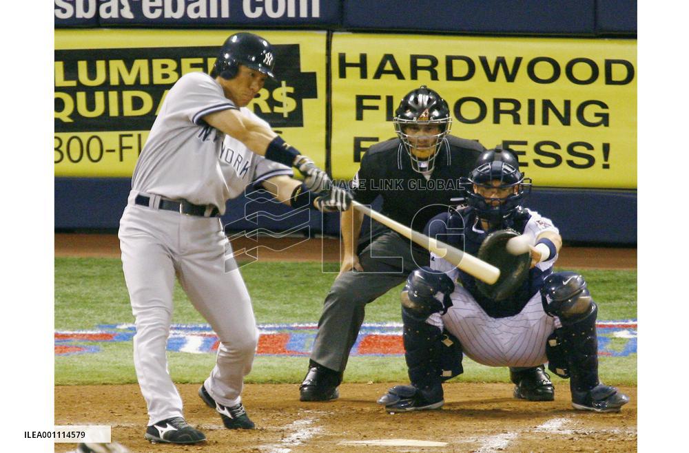 Yankees' Matsui doubles against Twins