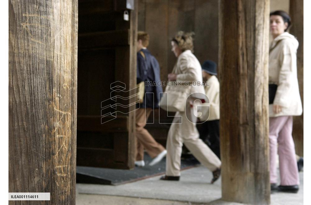 Graffiti found on nat'l treasure building at Horyuji Temple