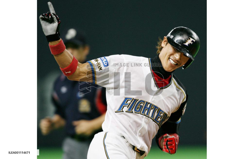 Shinjo slams solo homer