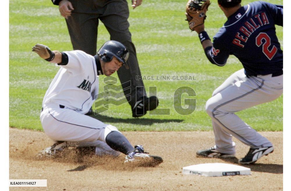 Mariners' Ichiro marks 200th stolen base of his career in MLB