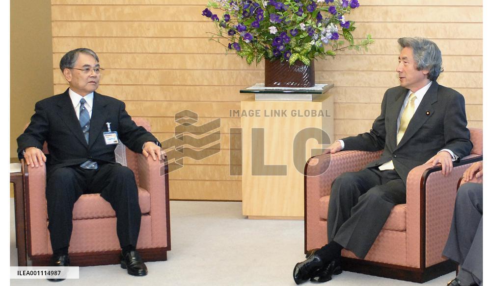 Inamine meets Koizumi over relocation of U.S. military base