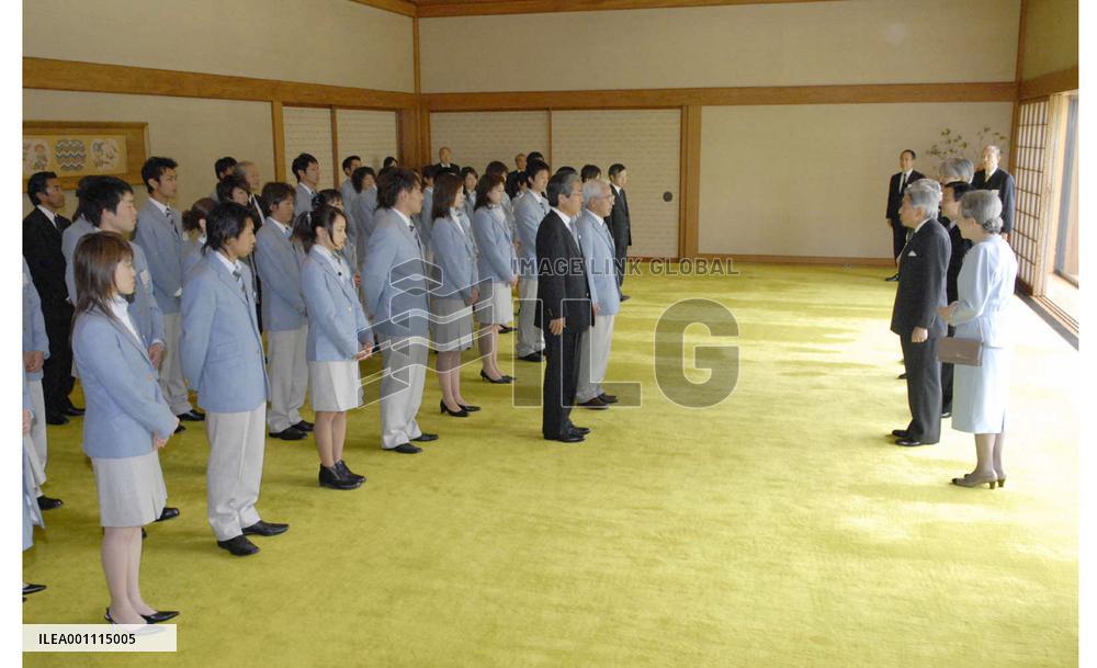 Emperor, empress greet Olympic gold medalist Arakawa at palace