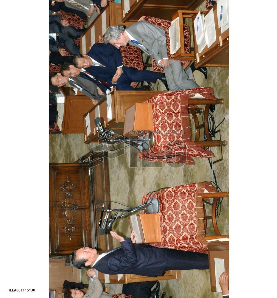 Ozawa, Koizumi debate ends lukewarm with narrow focus on education